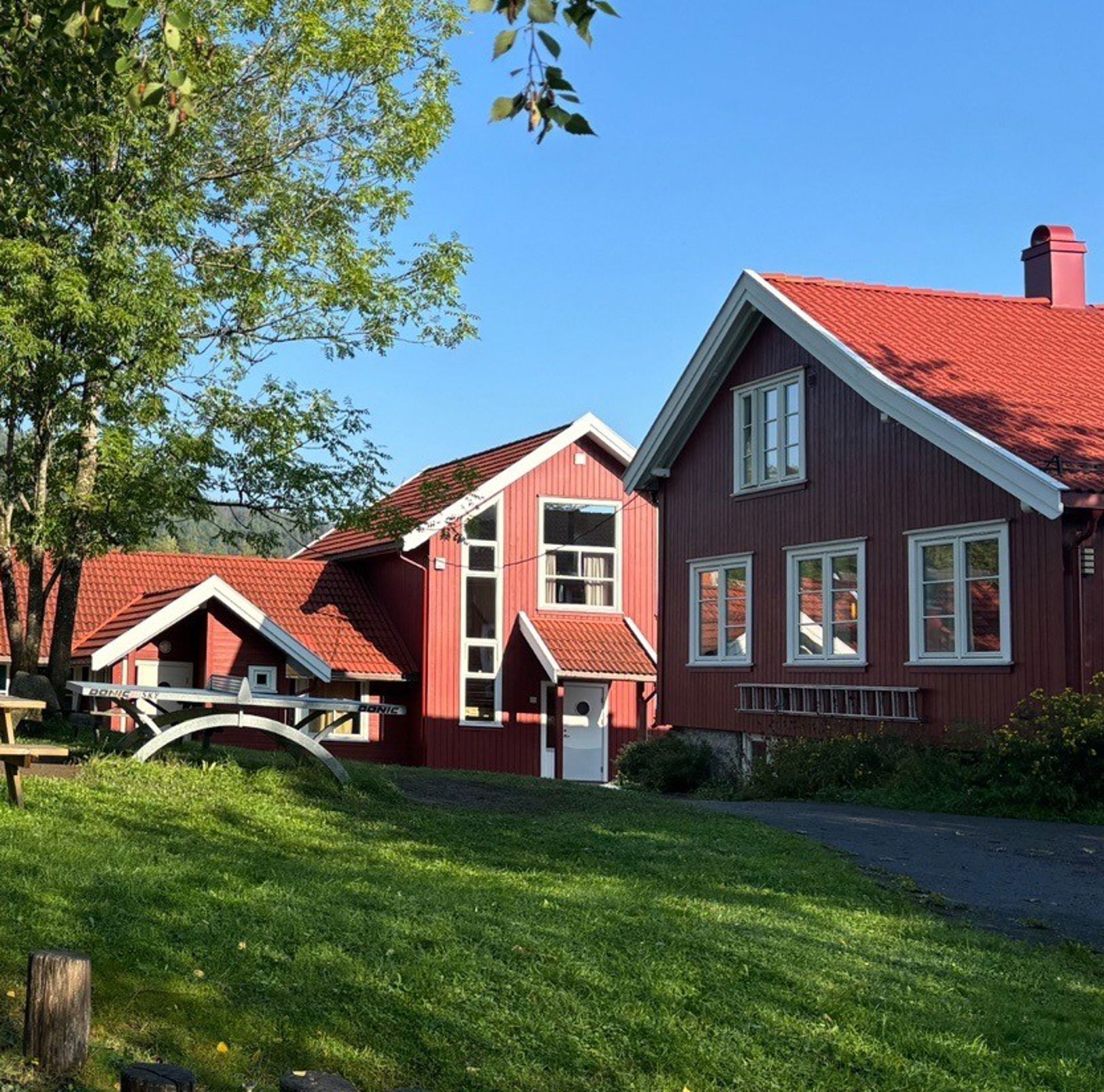 En rekke røde hus En rekke røde hus