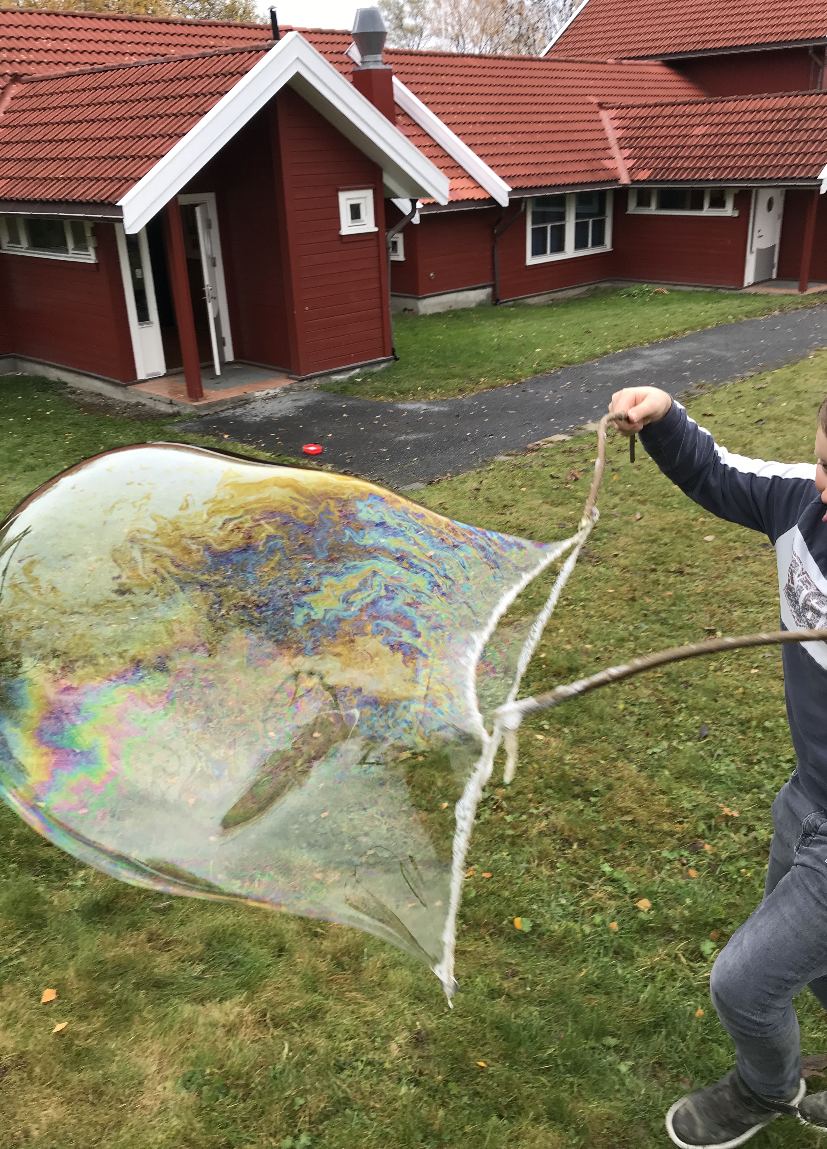 Vi blåser store såpebobler